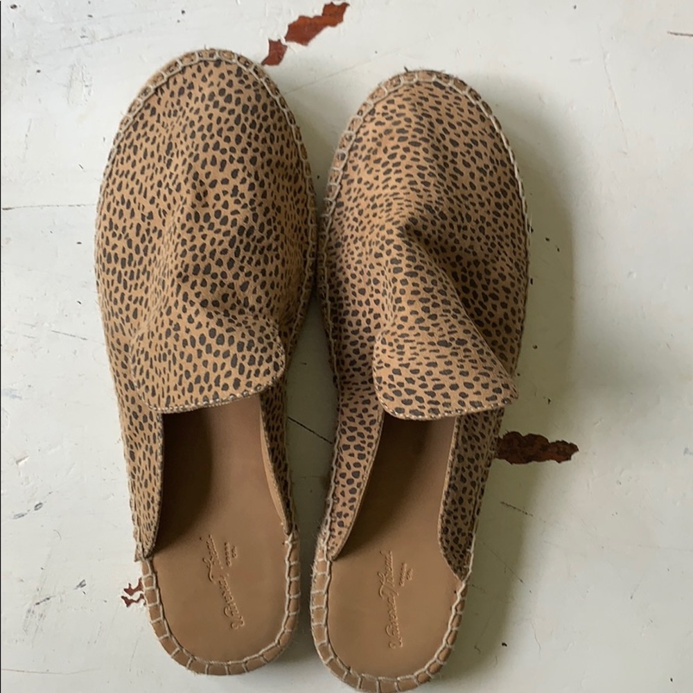 universal thread cheetah print espadrille mule